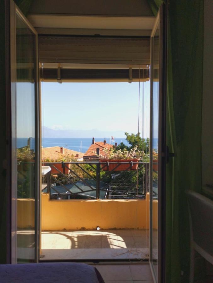 By The Sea In Scario Apartment Exterior photo