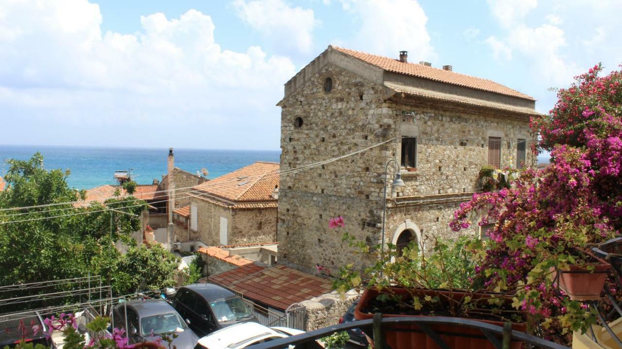 By The Sea In Scario Apartment Exterior photo